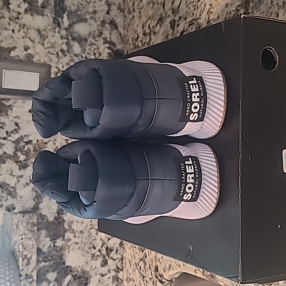 SOREL Boots - Picture 4 of 8